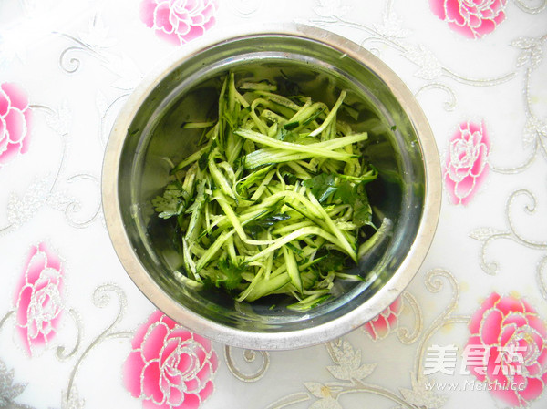 鸡蛋炸酱手擀面