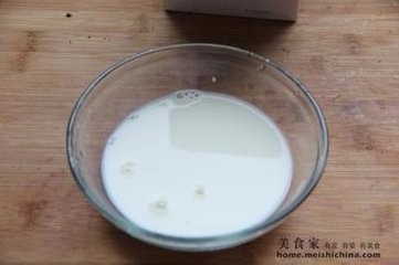 如何制作雪梨菠萝奶昔