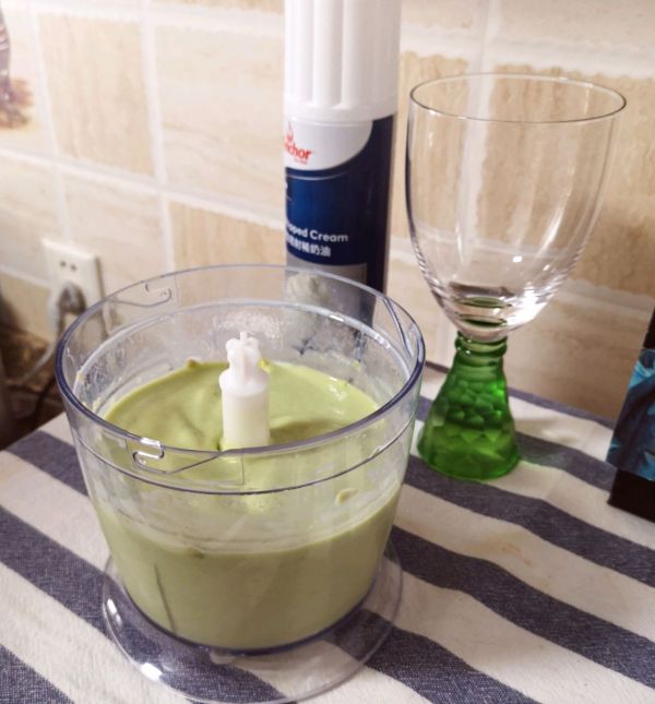 鳄梨香蕉奶油奶昔