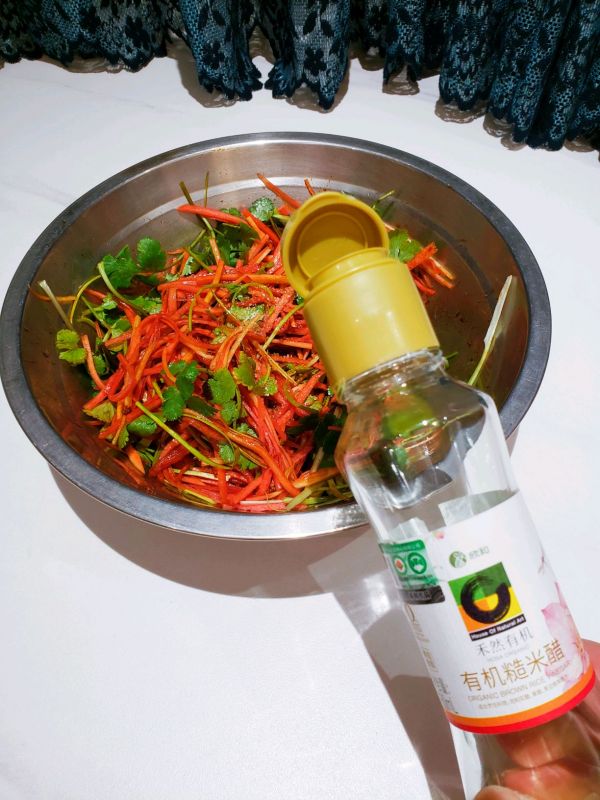 凉拌葱油胡萝卜丝