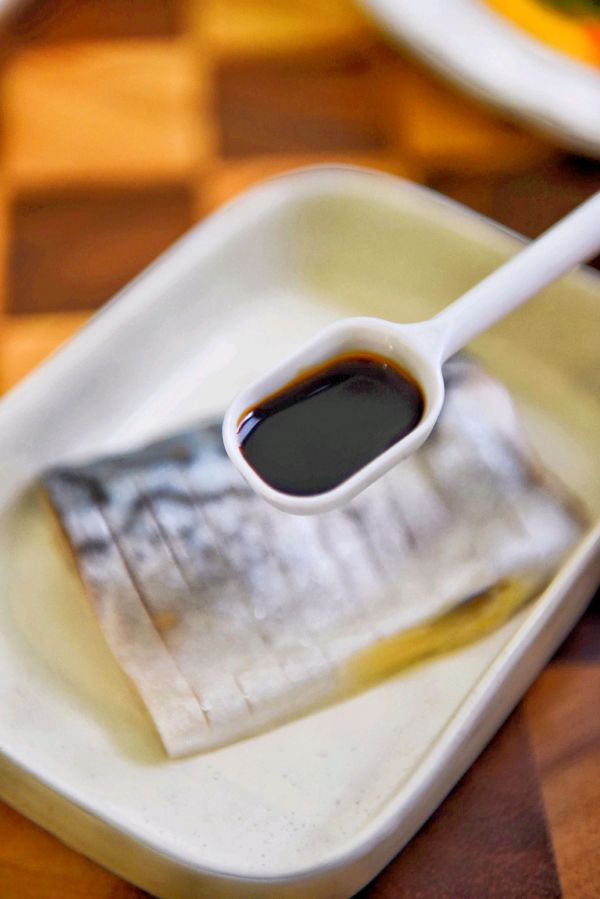 青花鱼牛油果三明治