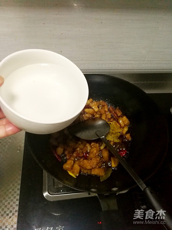 芋子红烧肉的做法