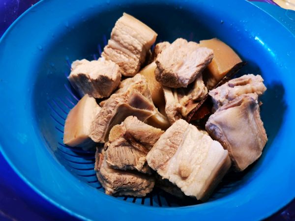 霉干菜香芋红烧肉