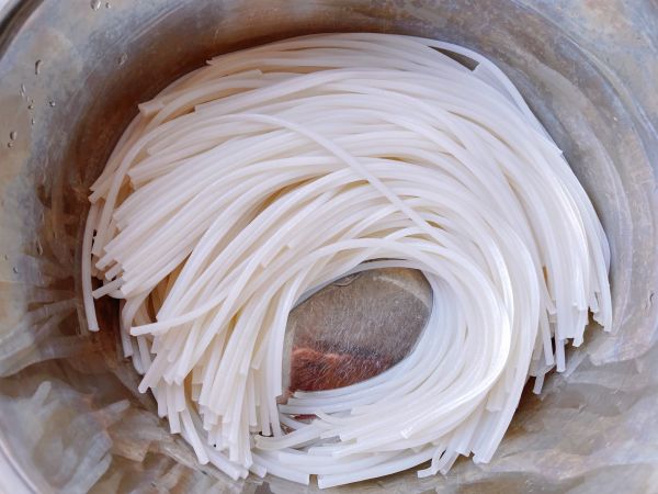 酸豆角肉末米粉