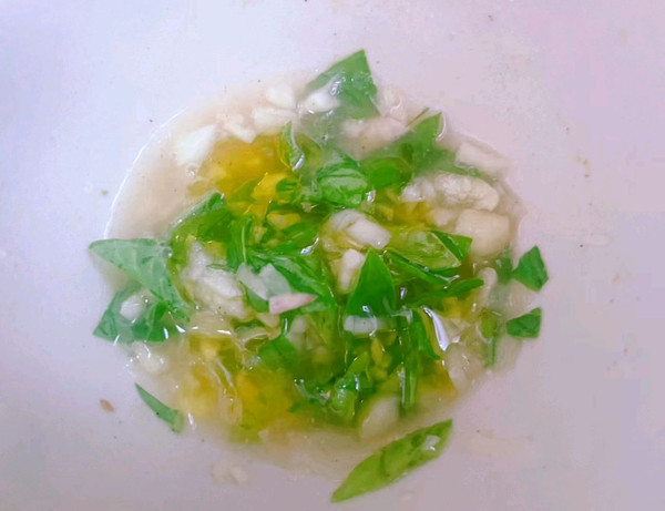 番茄鲭鱼甜菜头蓝纹奶酪沙拉