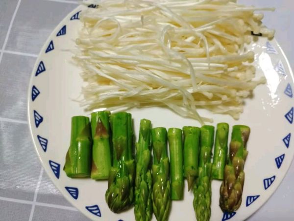 金针菇牛排粉丝沙拉