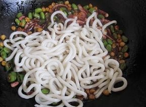 酱汁鱿鱼炒乌冬