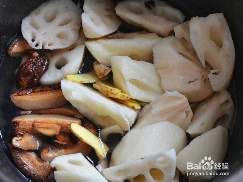 莲藕黑豆炖鸡汤的做法