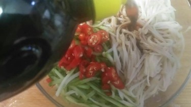捞汁凉菜的做法