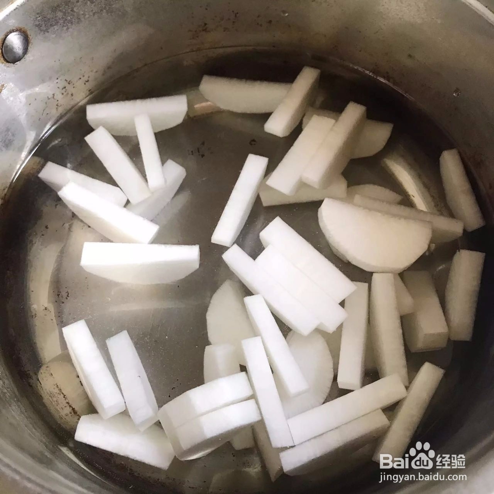 酸辣鲫鱼萝卜汤的做法——夏天没胃口吃什么？