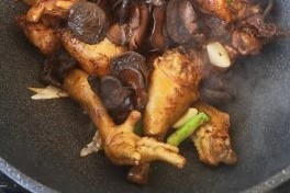 如何做小鸡炖蘑菇?
