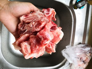 雪梨南北杏无花果猪骨汤