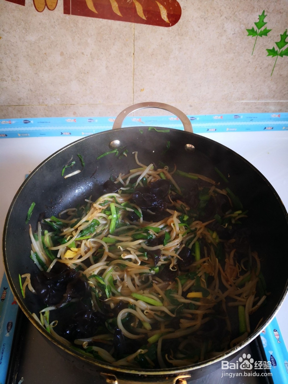 韭菜炒木耳的做法