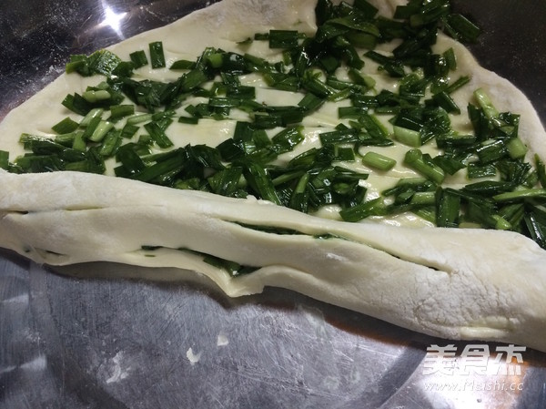 手撕韭菜饼的做法