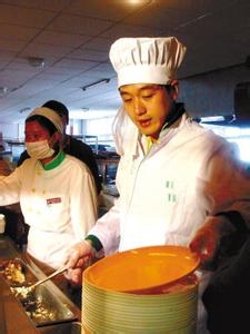 如何在食堂打饭可以打到更多的菜