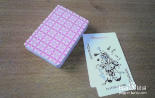 小姐姐教你怎么用扑克牌叠金字塔