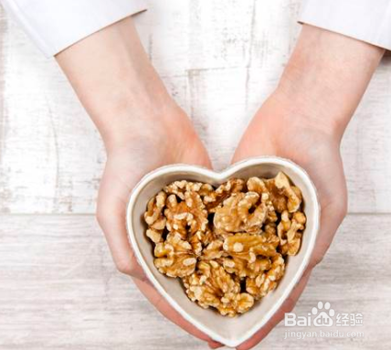 核桃含有良好的脂肪,它对糖尿病患者是一个奇迹