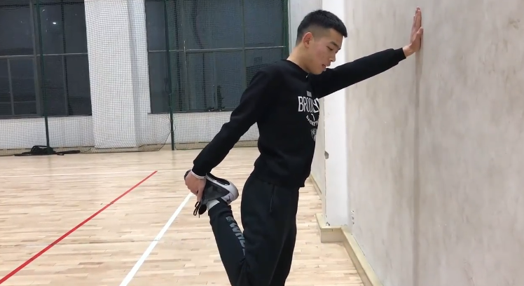 篮球运动后如何拉伸放松？