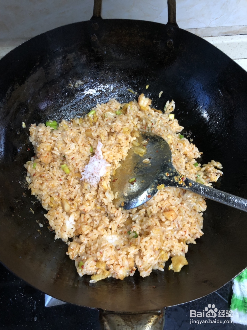 美味挡不住的辣白菜鲜虾炒饭