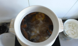 棒骨山药玉米汤的制作步骤