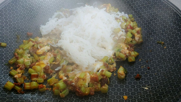 肉酱蛋碎芹菜粉
