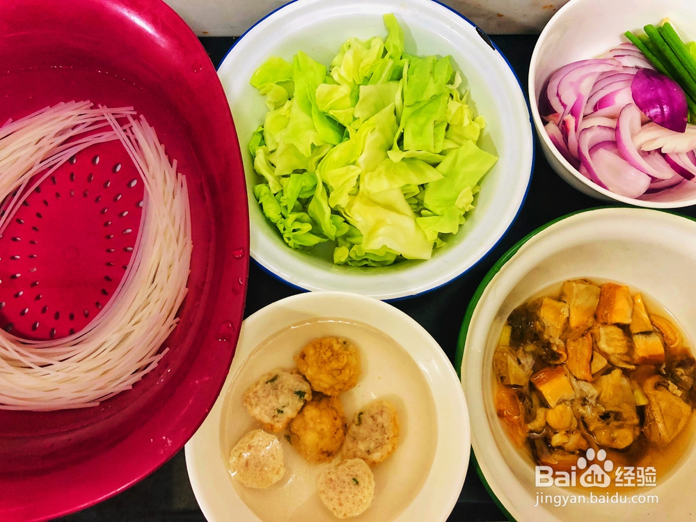 挑战自制力的蚌肉蔬菜汤米线