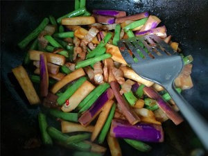 食补佳品四季豆炒瘦肉的做法