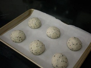 全麦黑芝麻面包球怎么做？