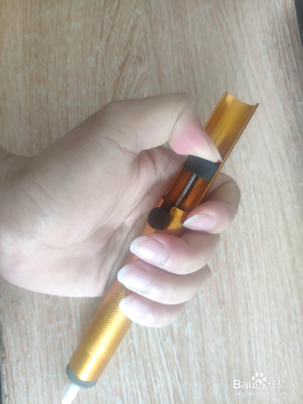 吸锡器怎么用