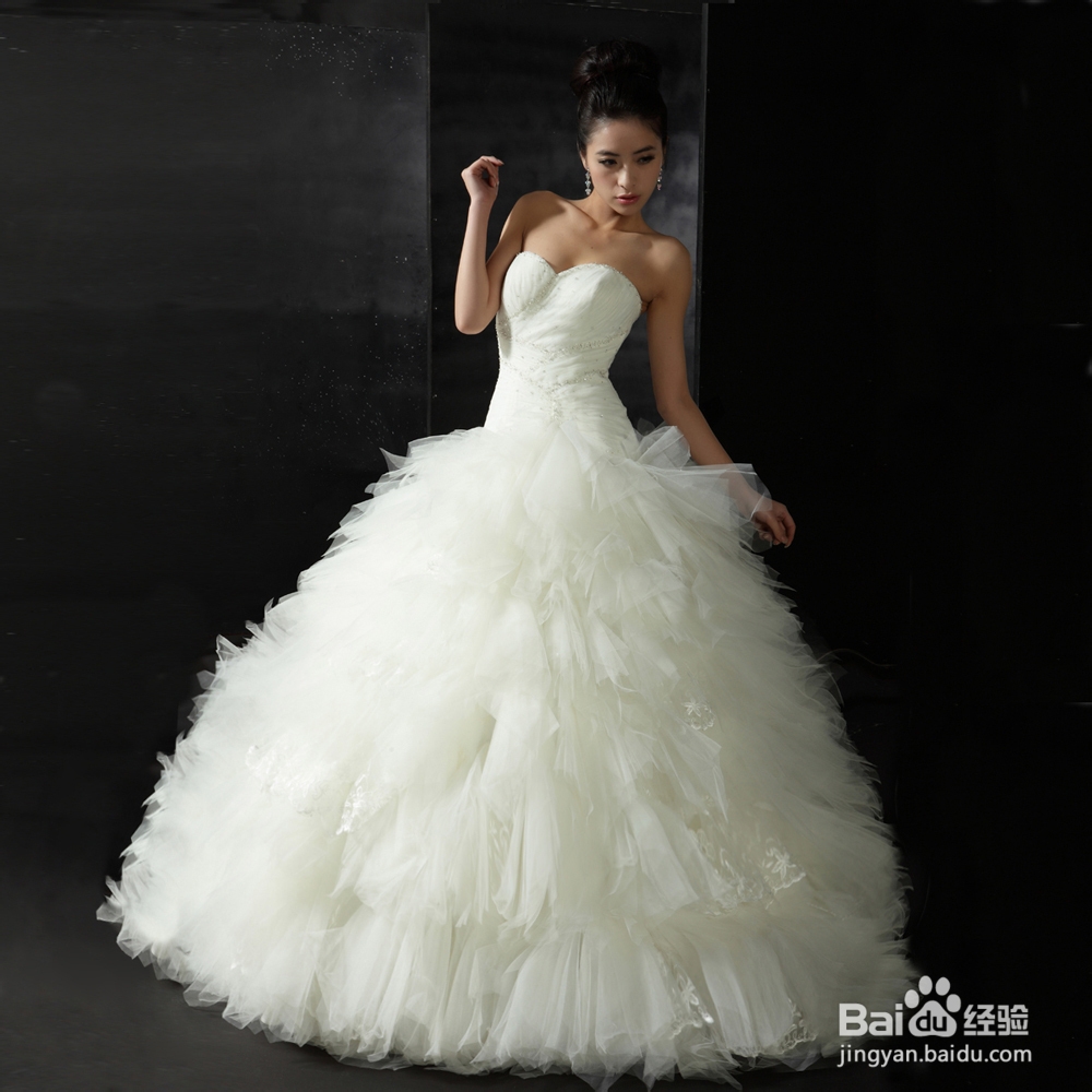 如何定制婚纱礼服？