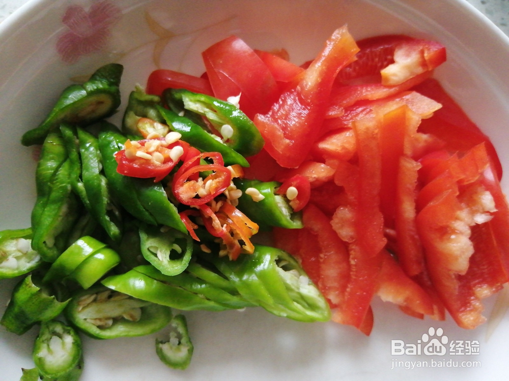 极味家常菜:双色椒素炒苦瓜