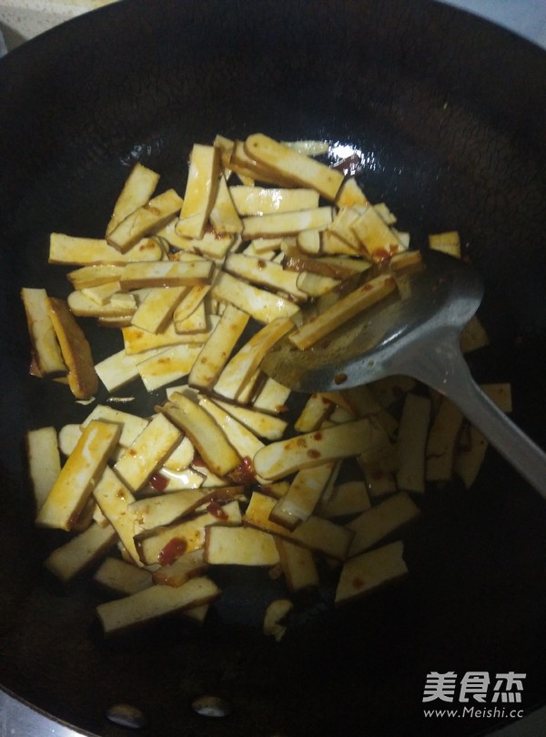 韭菜炒香干的做法