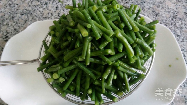 豇豆炒肉的做法