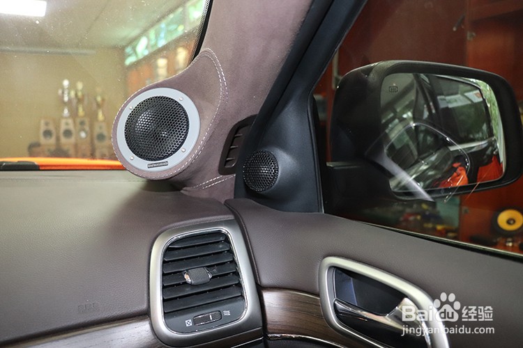 乌市慧声吉普大切诺基汽车音响隔音改装丹拿