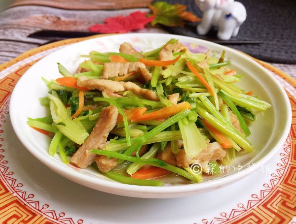 芹菜胡萝卜炒肉丝