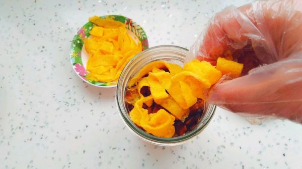 鸡肉浇汤便当罐