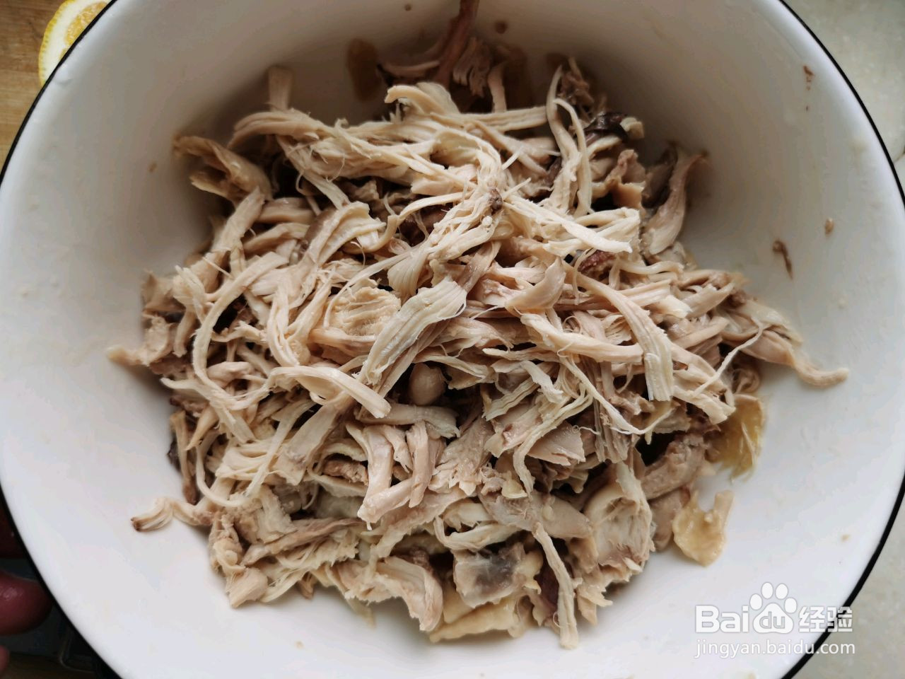 手撕柠檬鸡腿肉的做法