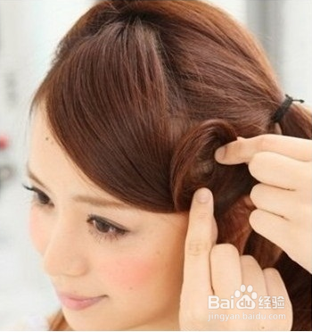 长发花苞头扎的扎法图解 为你大增优雅气质