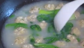 5分钟搞定的青菜肉丸汤