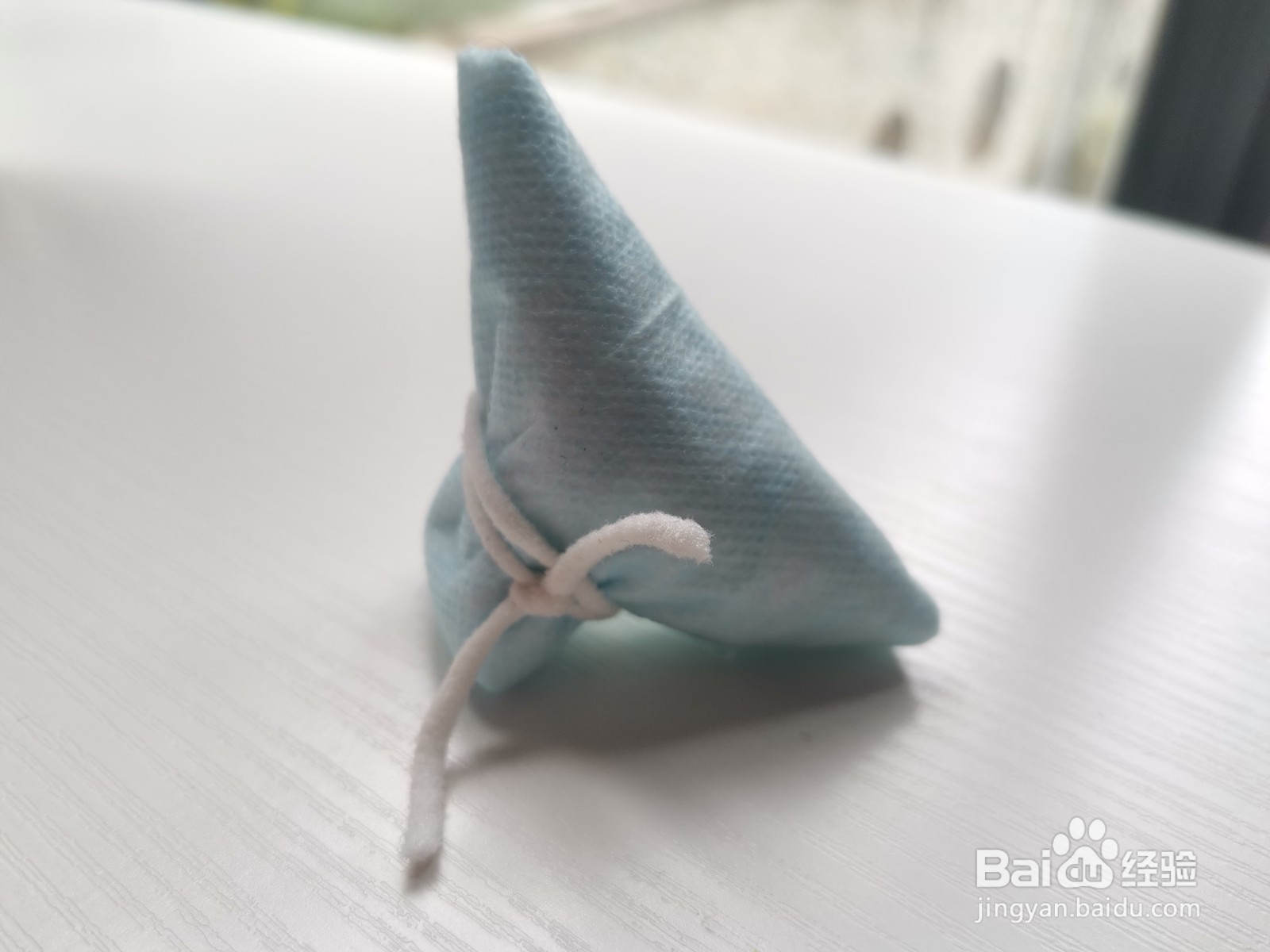 用口罩制作手工粽子