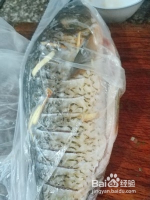 泡椒蒜子鲫鱼怎么做