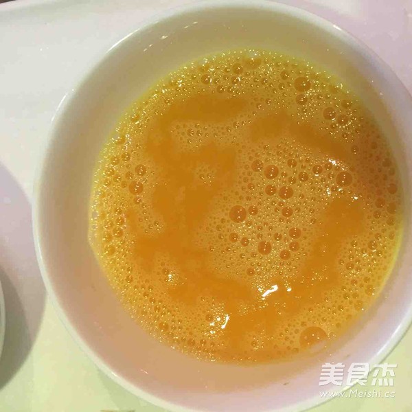 牛油果鸡蛋香肠三明治