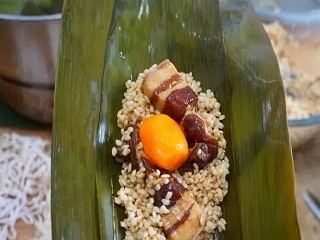 咸蛋黄鲜肉粽怎么做？