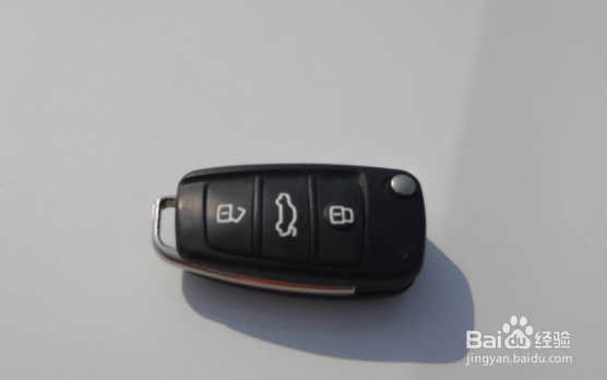 奇瑞艾瑞泽5车钥匙没电怎么更换电池