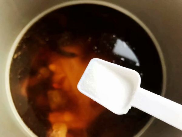 姬松茸茶树菇鸡汤