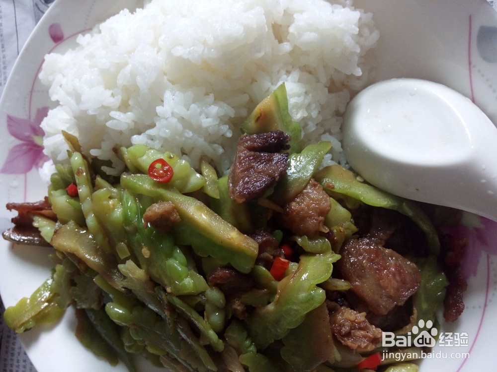 茭白苦瓜回锅肉盖浇饭,一个人的家常味。