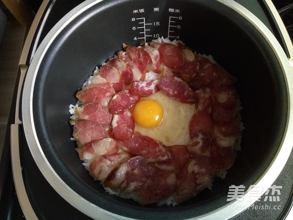 广式腊肠煲仔饭