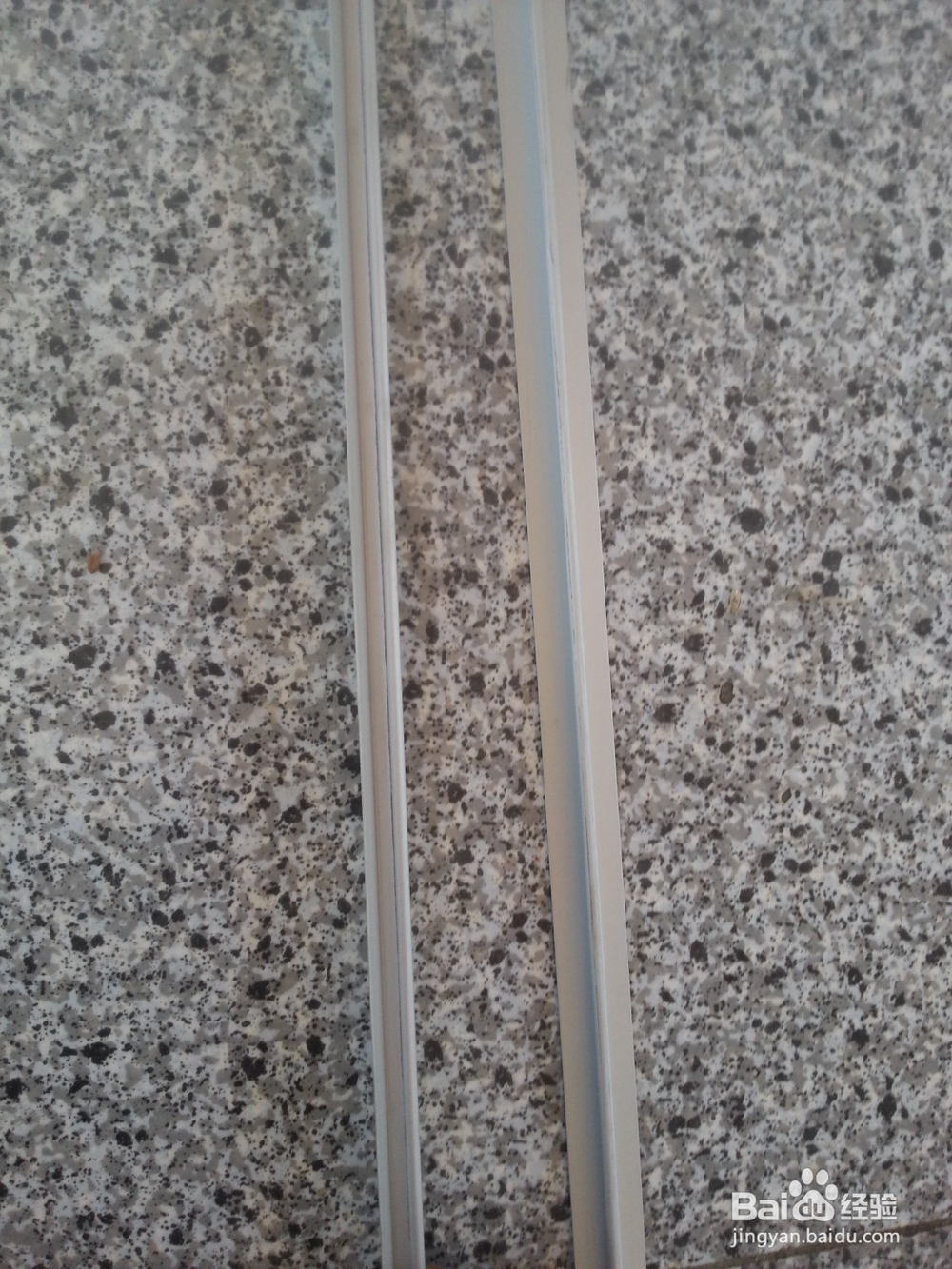 图解铝合金门轨道坏了更换方法