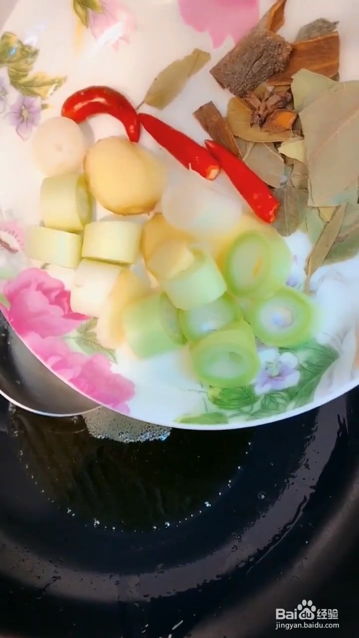 怎样在家正确自制味美的猪蹄炖肘子