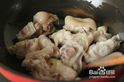 黄豆焖猪蹄的做法